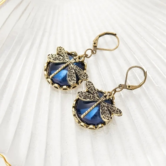 New Vintage Look Dragonfly Self Latch Earrings - Picture 10 of 11